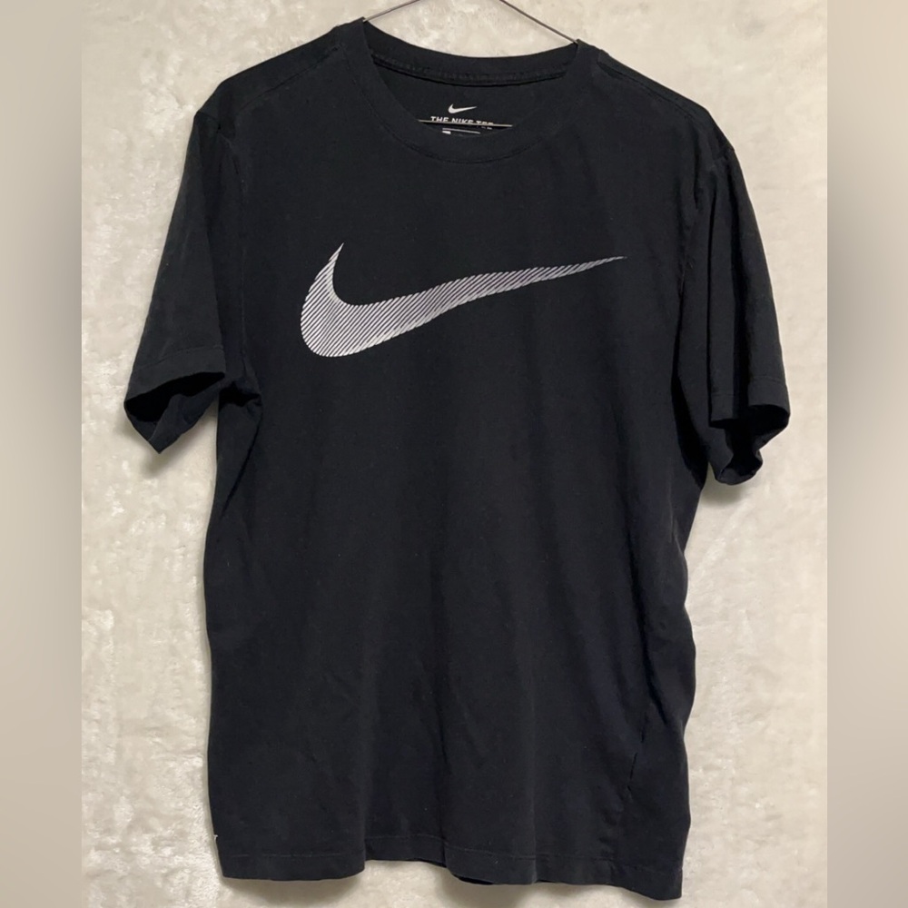 Nike Men's Black T-Shirt